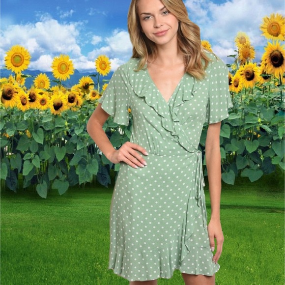 Dresses & Skirts - 📍BOGO📍CUTE POLKA DOTS & RUFFLES DRESS